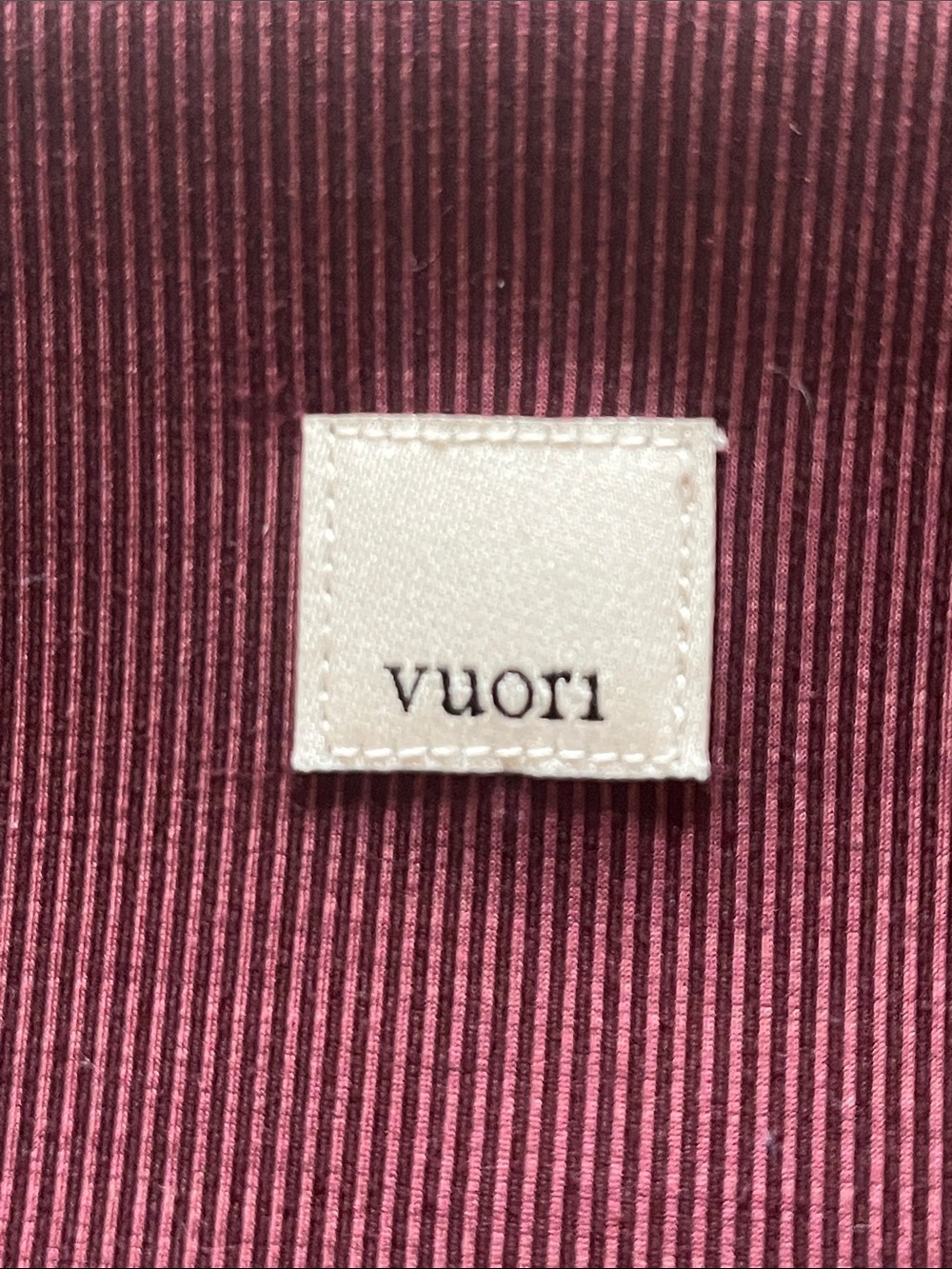 Vuori High-Waist Leggings in Burgundy - Picture 3 of 5